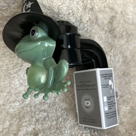 Bath and Body Works Witch Frog Wallflower - Picture 2 of 2